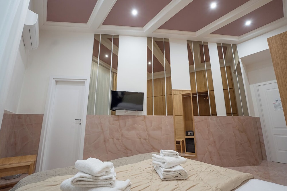 P.C. BOUTIQUE H. LIFESTYLE NAPOLI CENTRO by ClaPa Group Dislocated Hospitality