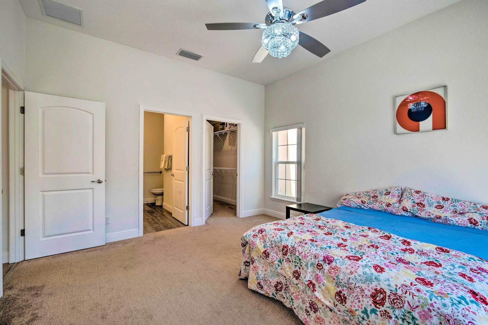Sleek Tavares Condo 3 Miles to Downtown view 4
