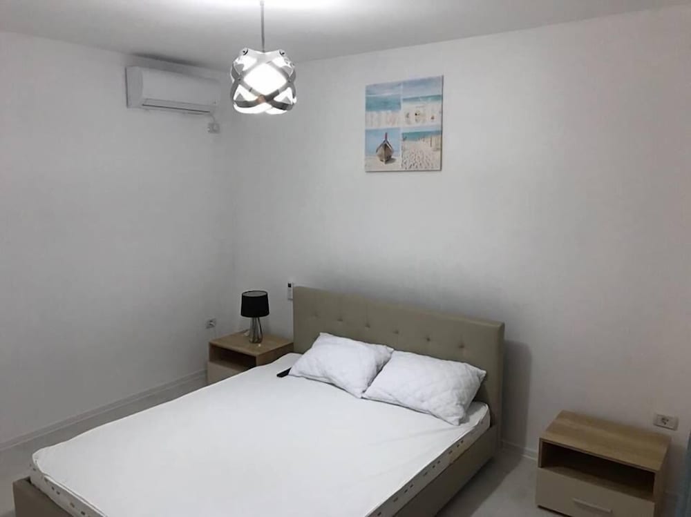 10 House Mamaia Nord view 4