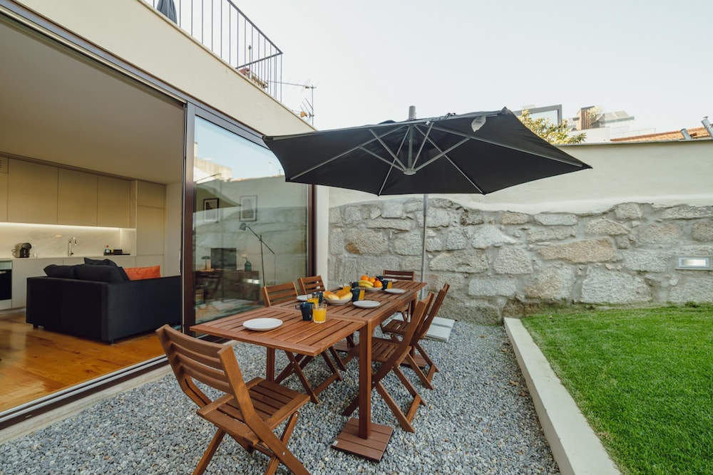 Legacy Oporto Premium Apartment B by Vacationy view 3