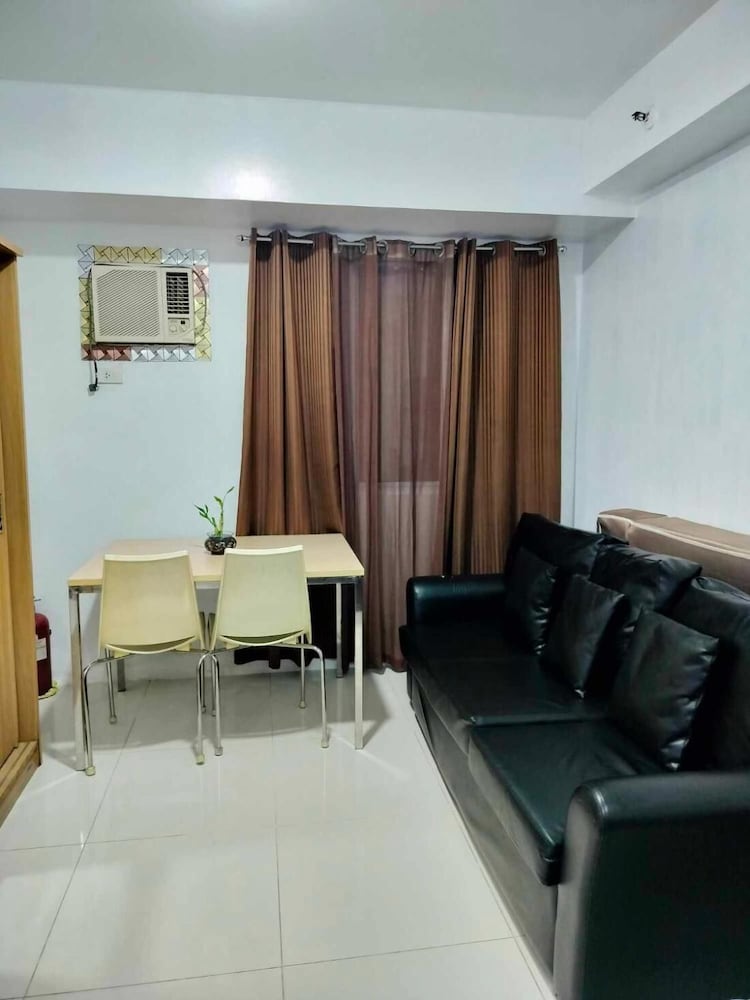 Luxurious Condo in Quezon City With Private Pool and City Views