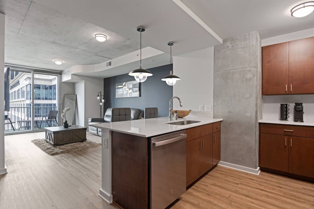 Chic Midtown High-rise With Great Views