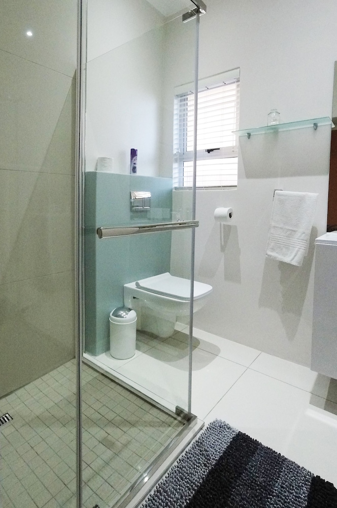 Dolphin Inn Guest House