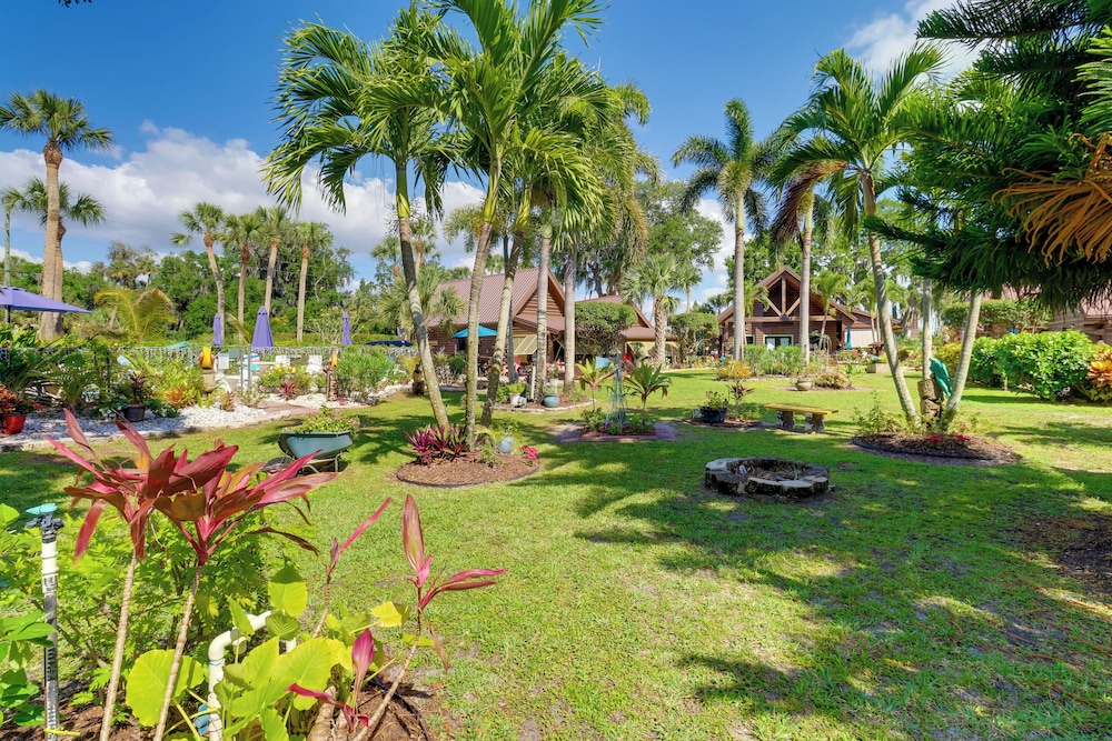 Boat, Fish & Swim: Lakefront Cabin in Okeechobee!