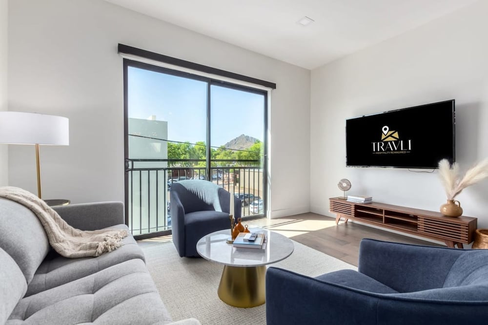 LUX Penthouse Old Town Walkable Gym Mtn Views