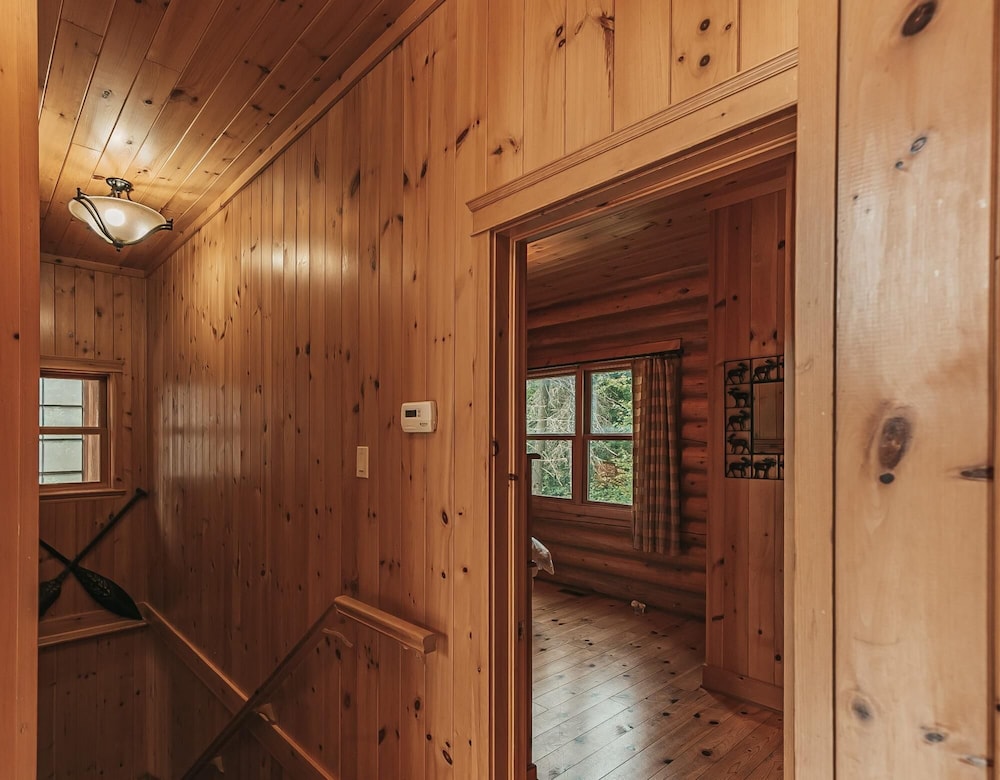 Harfang 51 - Stunning log Cottage With Private hot tub Pool and Scandinavian dry Barrel Sauna