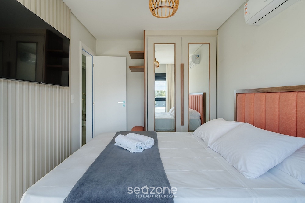 Condominium w/ Pool 500m From Ibiraquera Lagoon - VRS