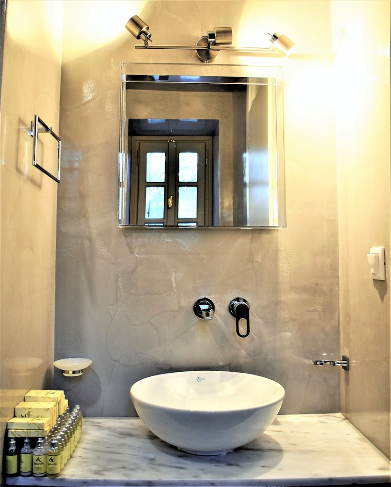 Acropolis Suites