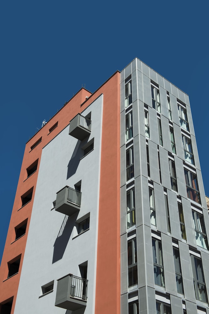 SkyTower - The Right Space