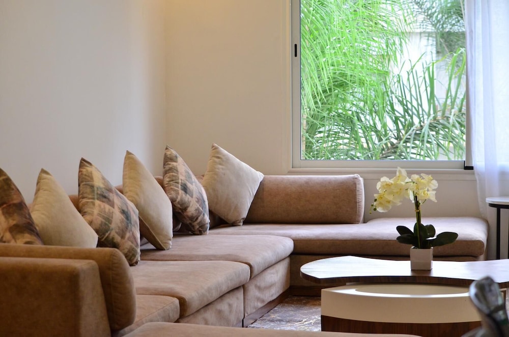 3 bedrooms apartment in secure Résidence