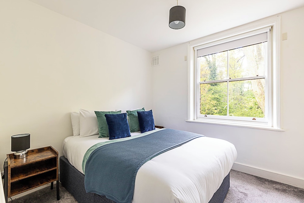 Stylish Hideaway Flat at Milton Park Highgate
