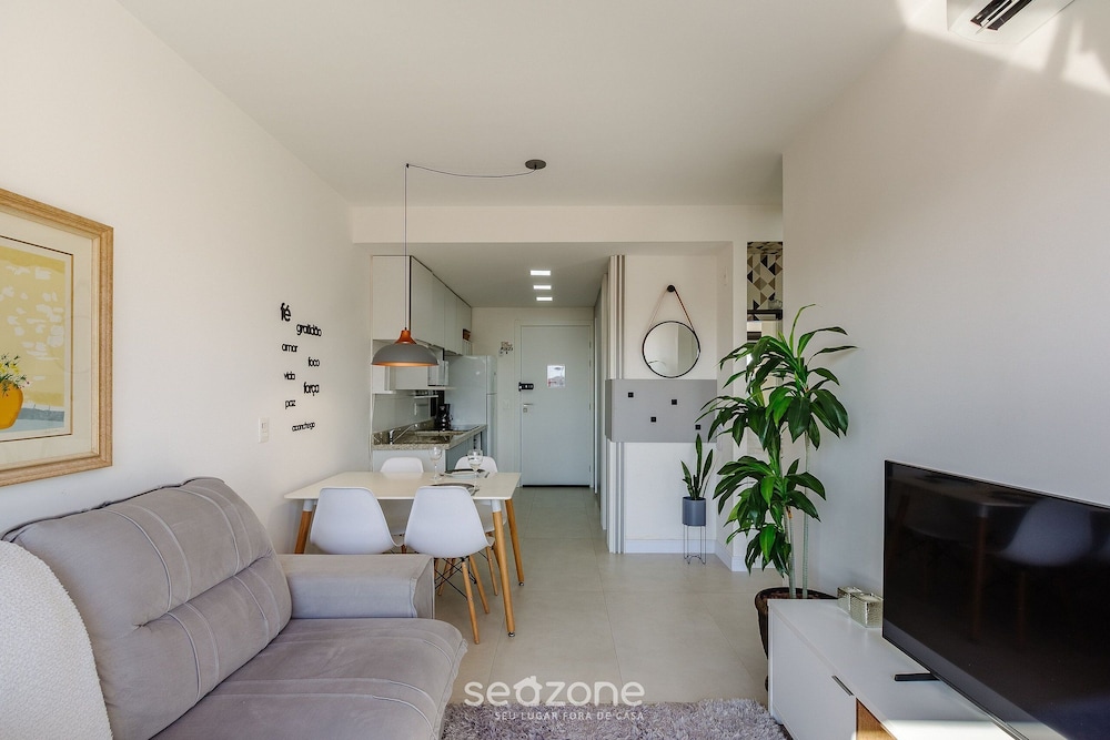 Beautiful Apartment in Condo With Pool Rpf0605