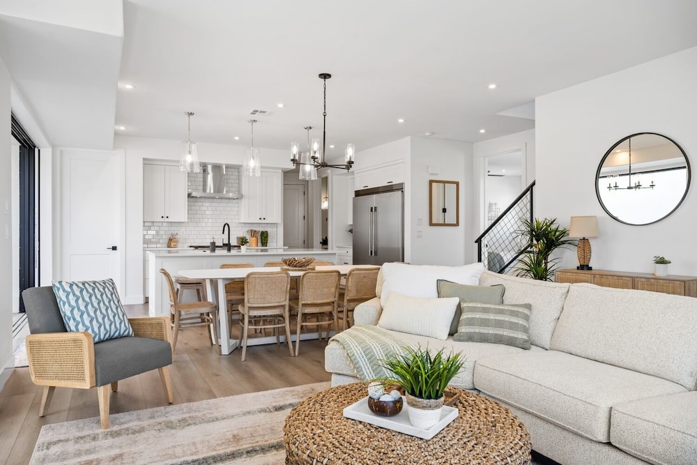 Sunstone 6 Bedroom Home