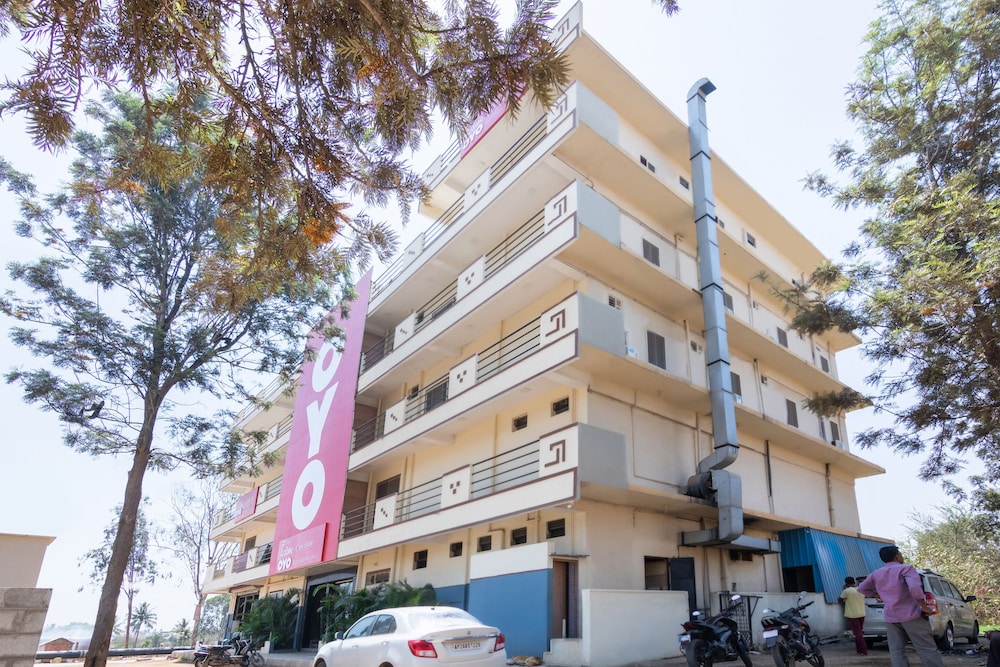 OYO 10523 Spandana Residency