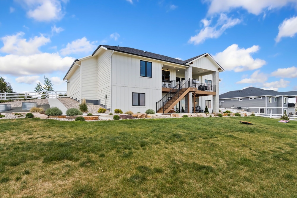 Bridle Ridge Retreat Modern Comfort, Open Views