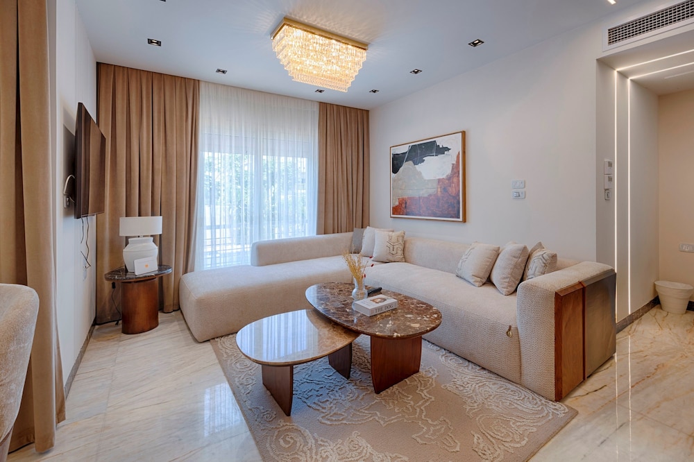 Vesta - Luxury Villa - 3BR - CFC I