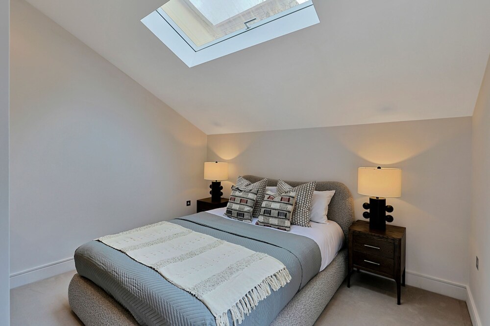 Luxe Home With Cinema Room - South Kensington