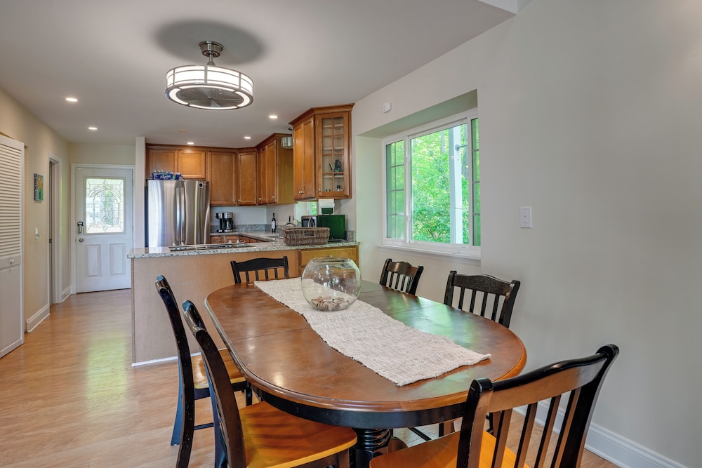 Waterfront Lake Anna Home w/ Dock & Beach Access!