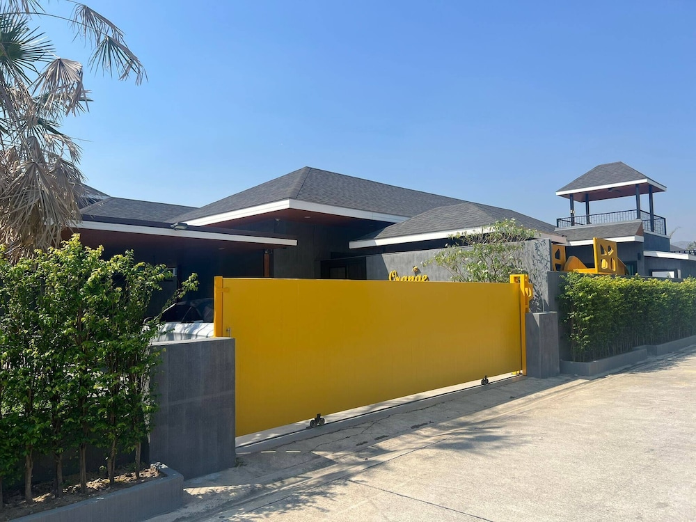 Orange Private Pool Villa, Near Cham Am Beach