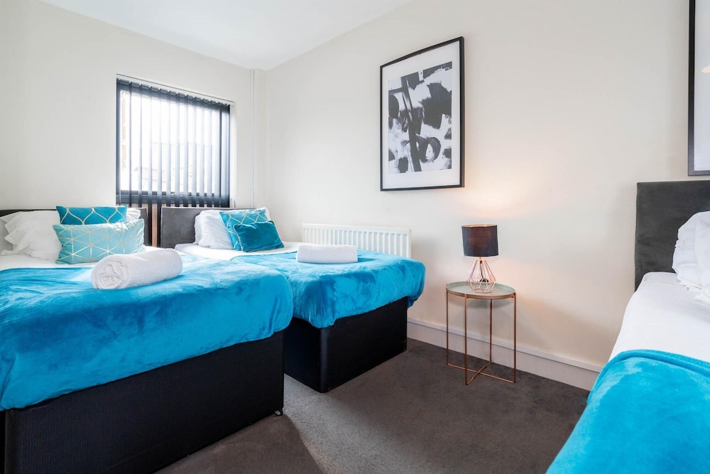 Modern Townhouse Close to Birmingham City Centre view 3