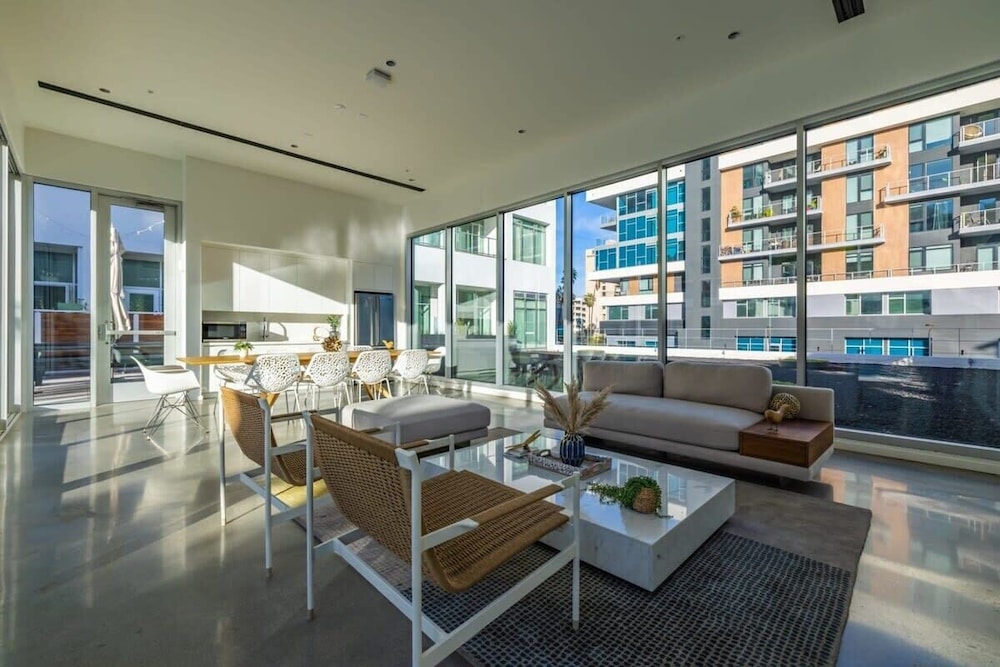 @ Marbella Lane - Grand 2BR w/ Beach & Ocean Views