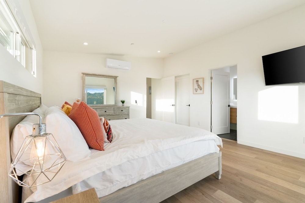 Sun Oro Joshua Tree - Hot Tub, Bbq, Fire Pit & Gameroom 2 Bedroom Home by RedAwning view 2
