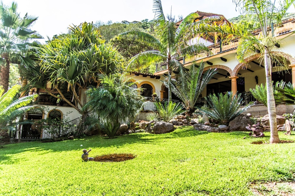 Anana Rancho San Rafael Pool and Lake Views