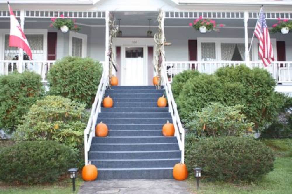 Hudson Manor Bed and Breakfast