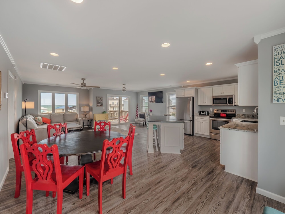 Pelican Palms by Topsail Realty