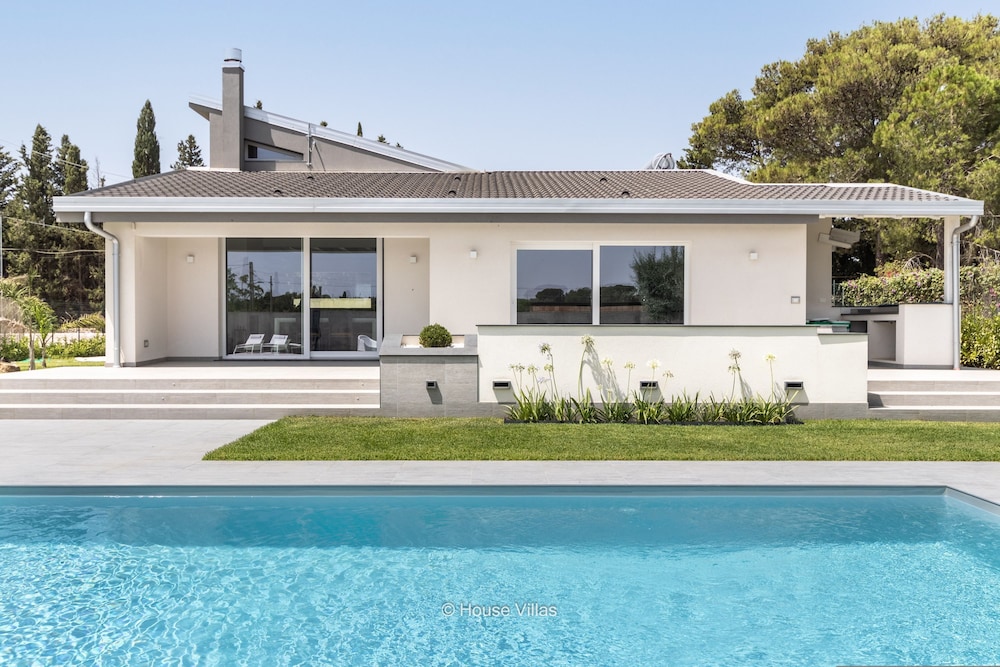 Flaben Luxury Villa in Diano Marina