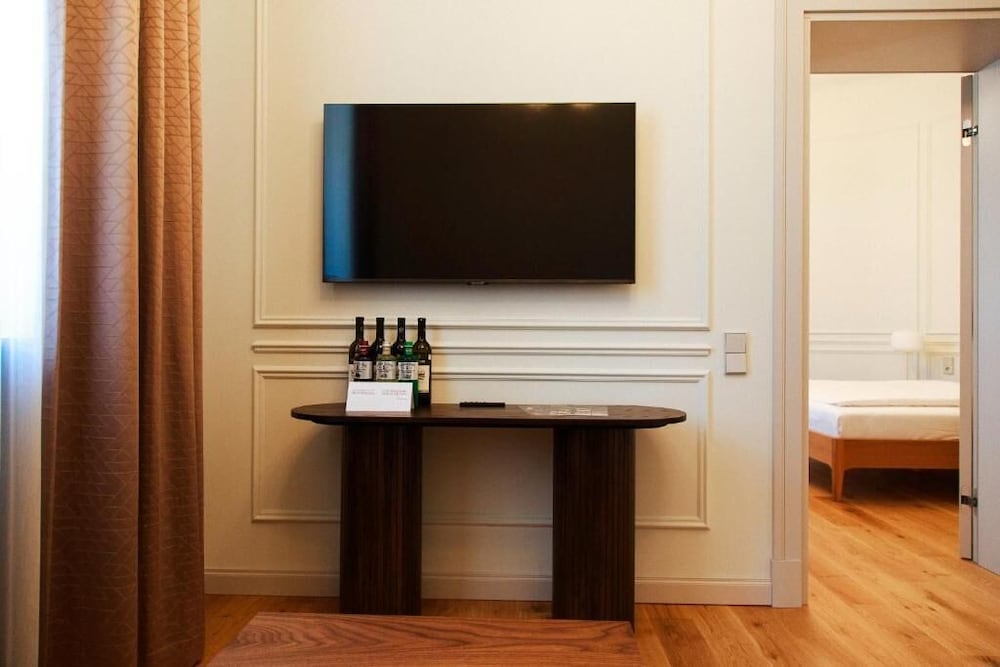 Roze Center Apartments