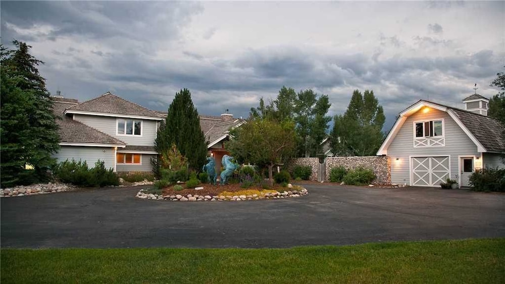 Iron Horse Ranch 4 BedroomHoliday home By Moving Mountains