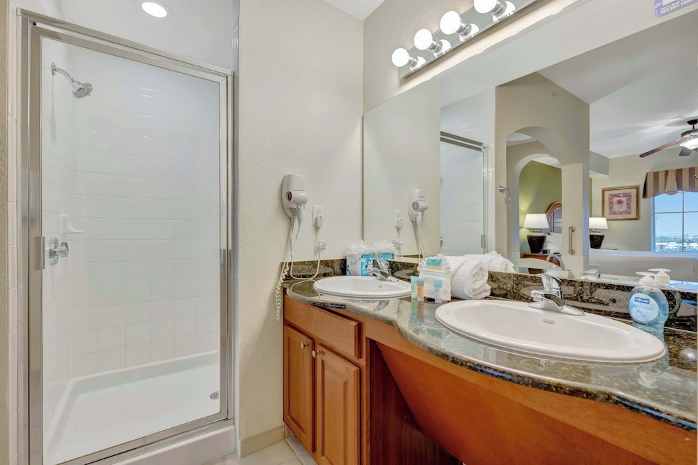 2BR Fireworks View With Pool Spa 5 Minutes to Disney