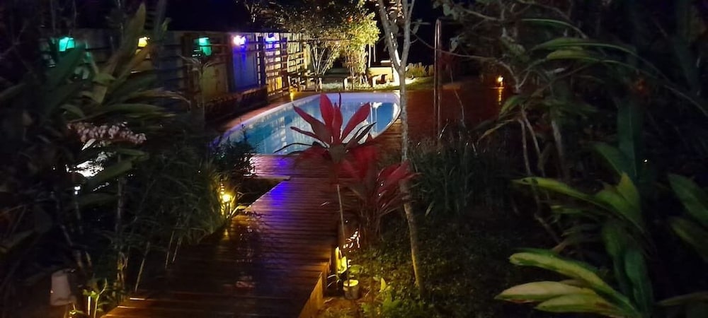 Casa de Temporada Felicidade, 38 Hóspedes, 2 Piscinas, 9 Suítes e 2 Churrasqueiras em Itacaré Bahia