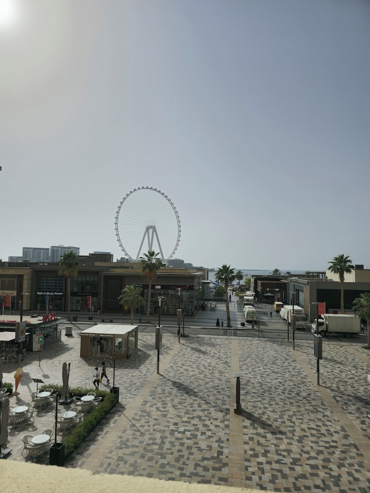 Urban Panda Hostel JBR Dubai