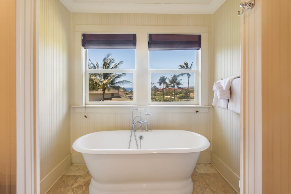 Poipu Penthouse W 2 Beaches Resort Amenities