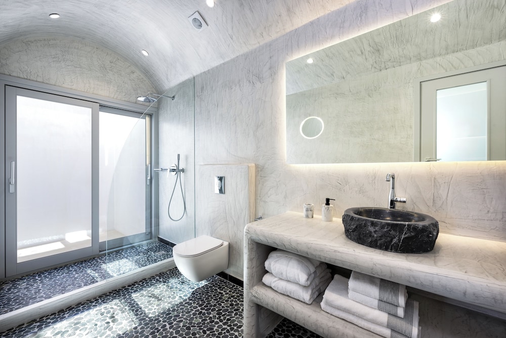 Felicity Cave Suites - Santorini