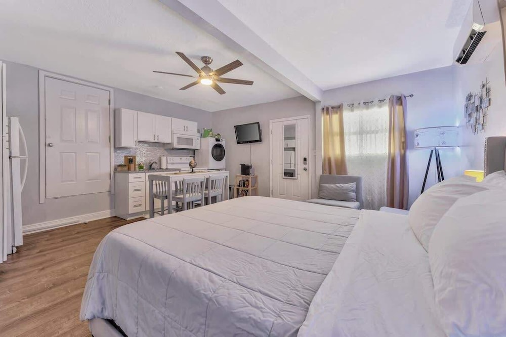 Cozy Suite Full Amenitie s pet Friendly
