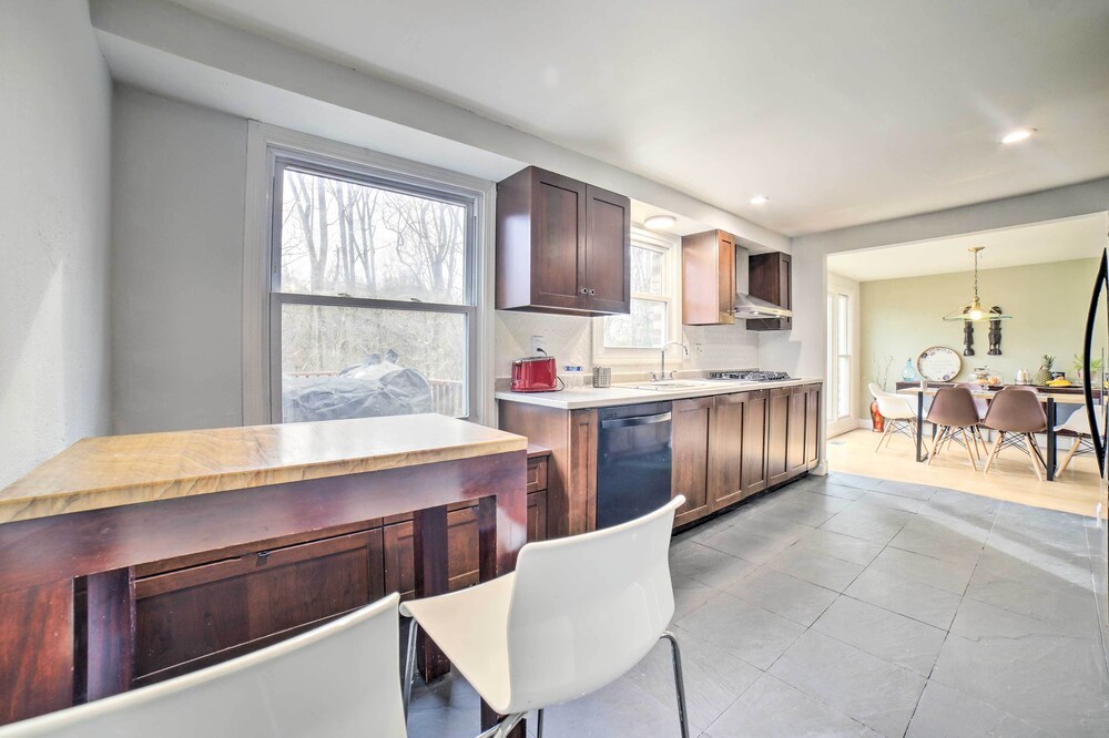 Charming Vacation Rental: 15 Mi to Pittsburgh - Property Image 21