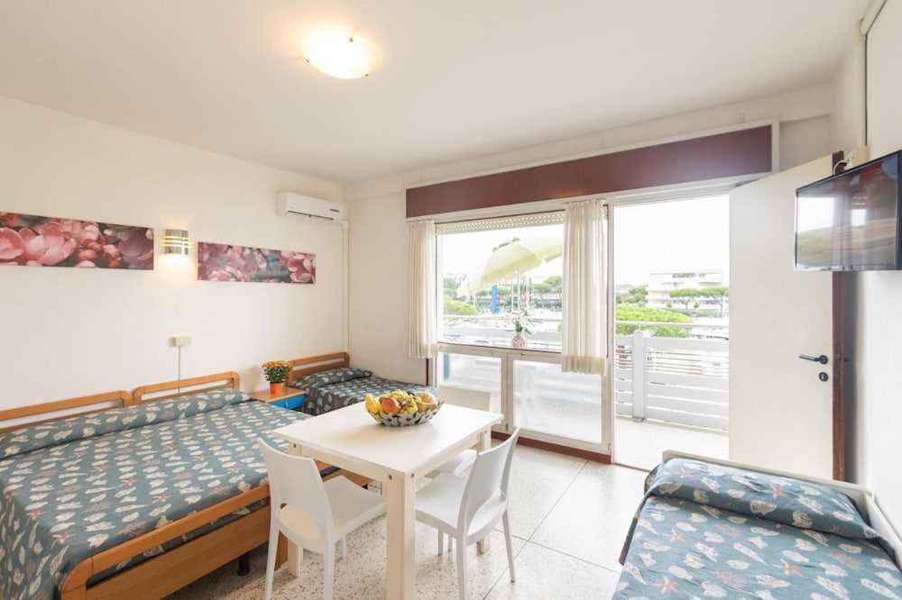 Comfortable Flat 350mt From the sea