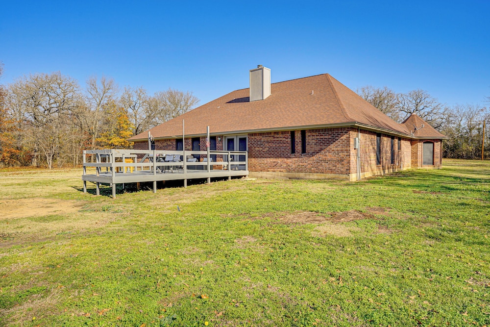 Large Yard, Fire Pit & Games: Grandview Haven!