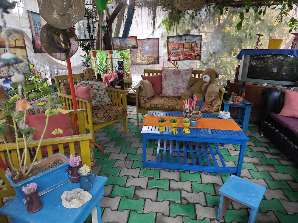 Side Tuana Garden Home