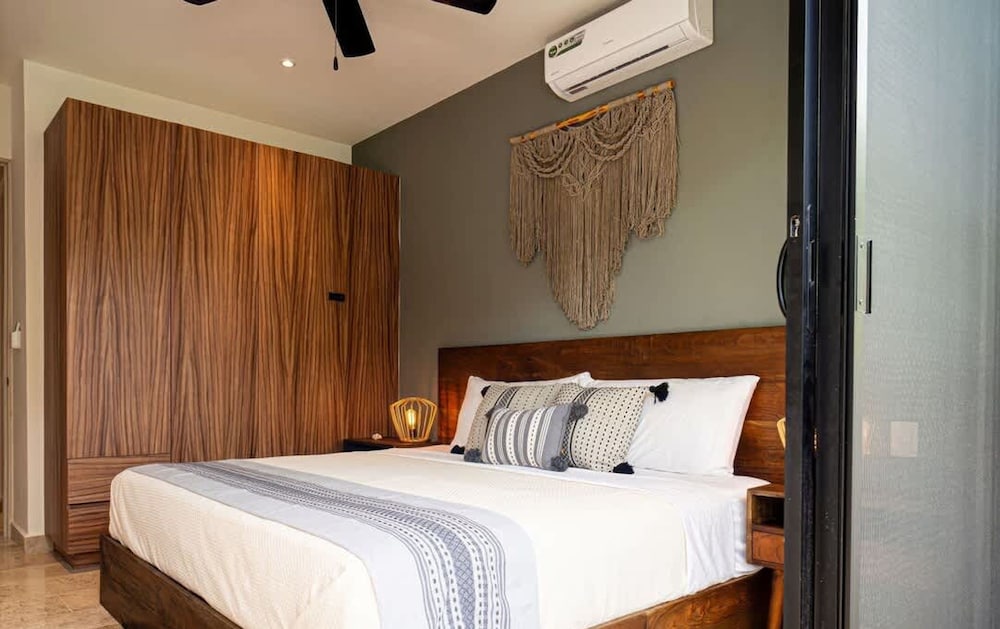 Prime Location 2 BR Apartment With Natural Ligthed LX Amenities by Waves Management