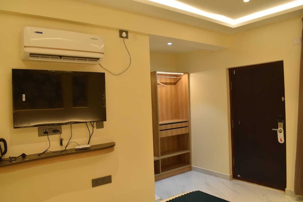 URBAN SUITES