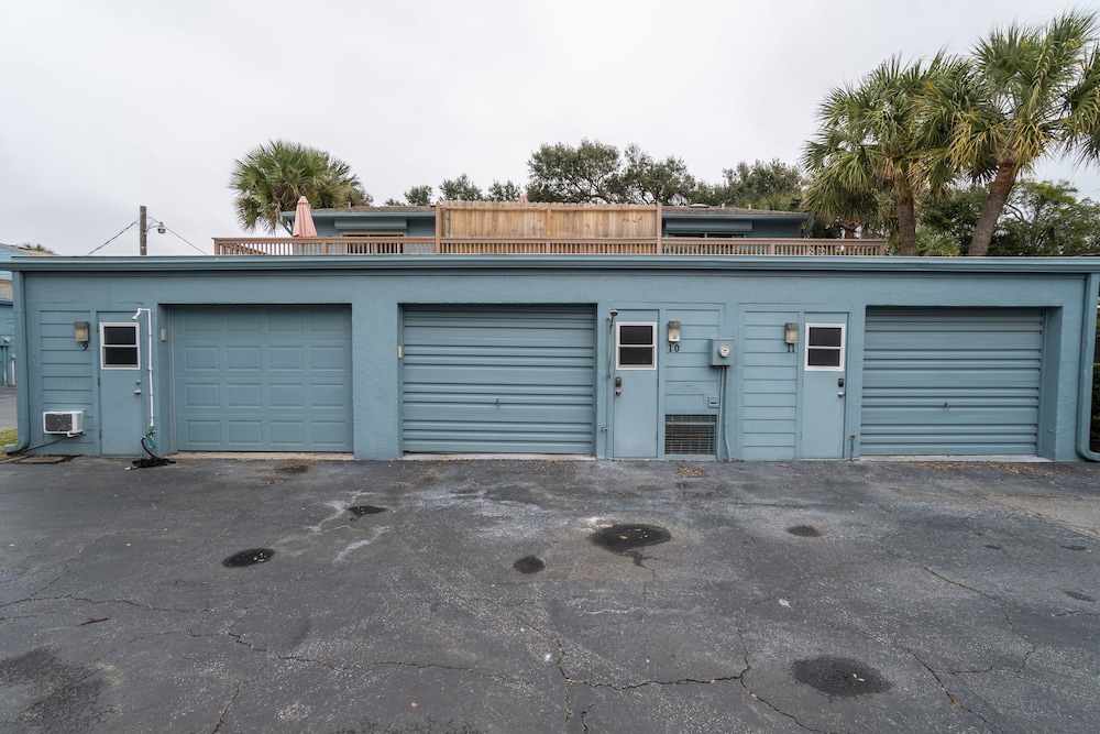 New Smyrna Beach Townhouse/flagler Ave/beach/walk Everywhere and Pet Friendly! view 5