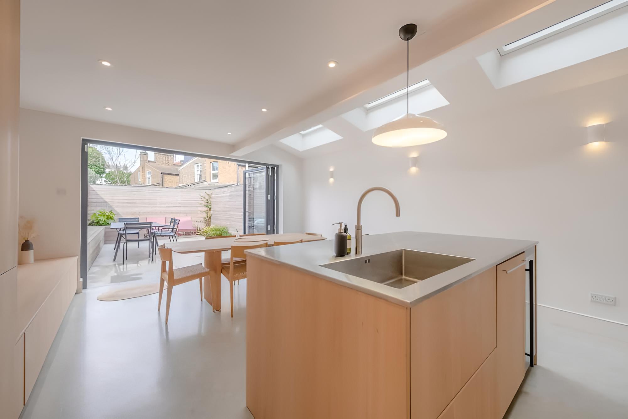 Beautiful Minimalistic 2BD House - Victoria Park