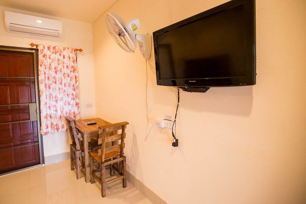 Suriyamanee House
