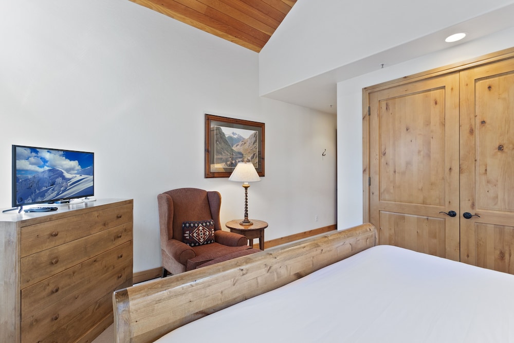 Bellemont Home at Deer Valley Resort - 6 Bedroom Home with Hot Tub #8 6 Home
