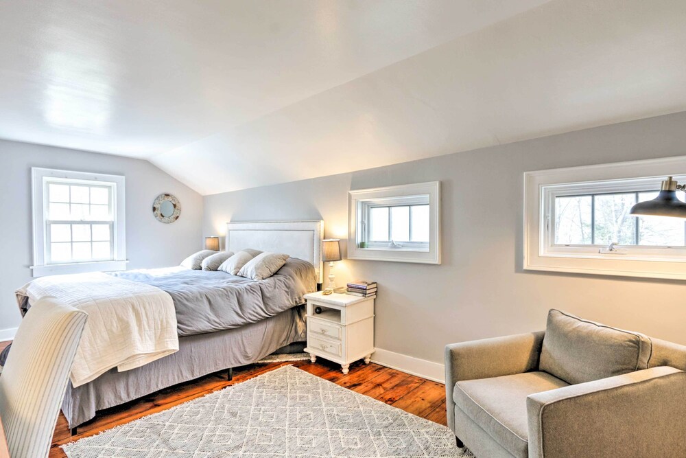 Charming Sharon Dwelling w/ Deck & Fire Pit! view 5
