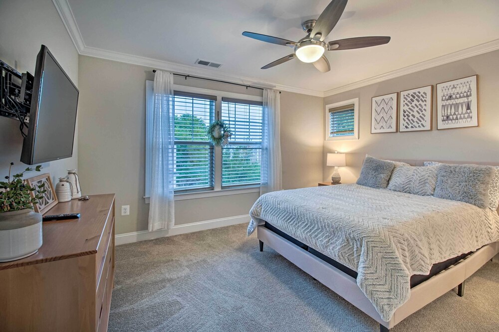 Downtown Fredericksburg Home w/ Large Patio! view 4